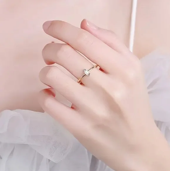 Gorgeous and Elegant 925 Sterling Silver Ring for Her. - Picture 4 of 6